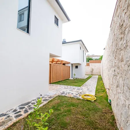 Vila Savaya 1