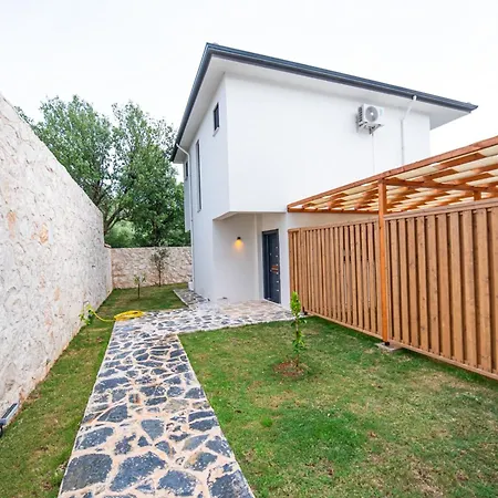 Vila Savaya 1 *